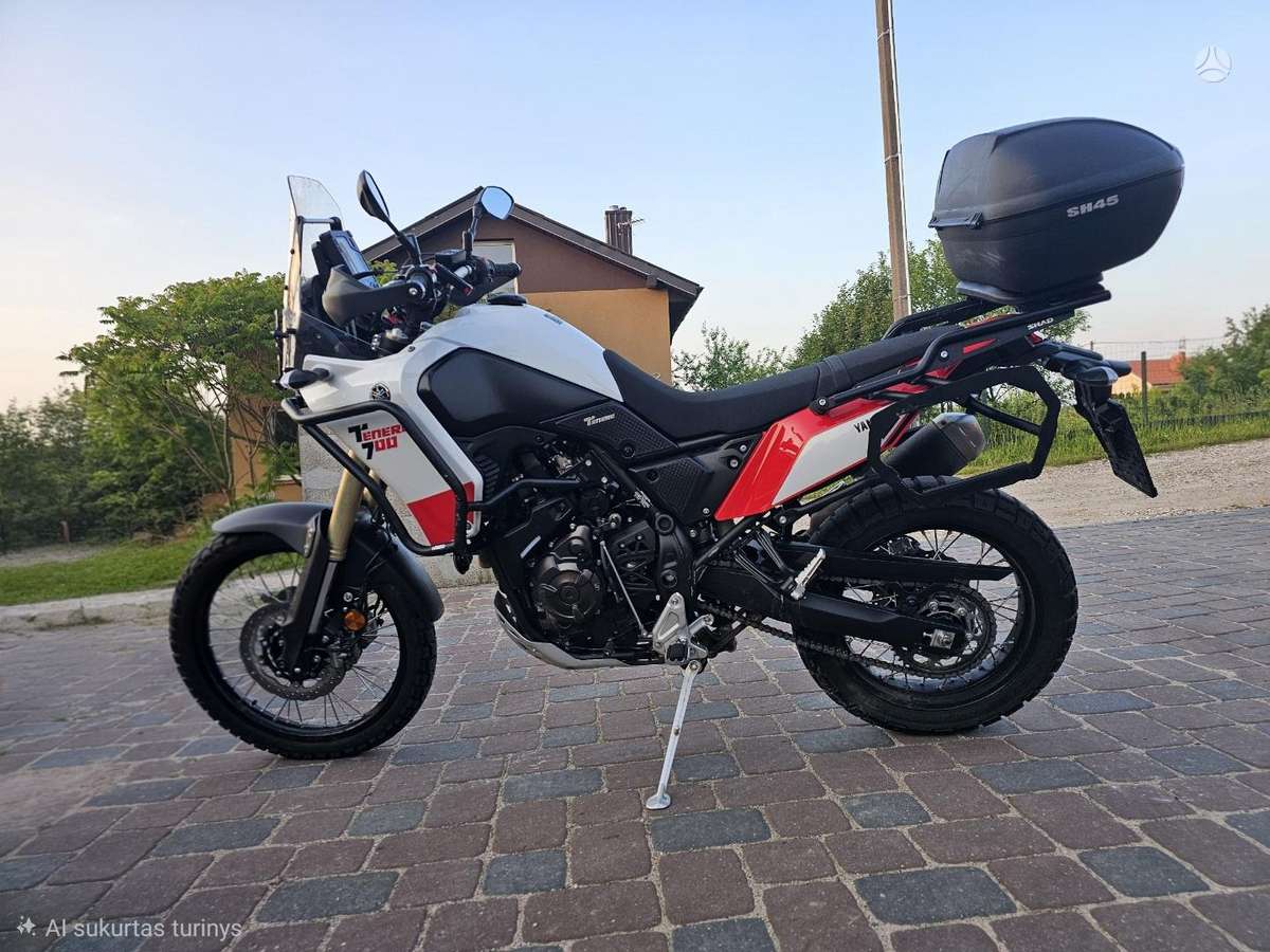 Suzuki GSR, street / classic