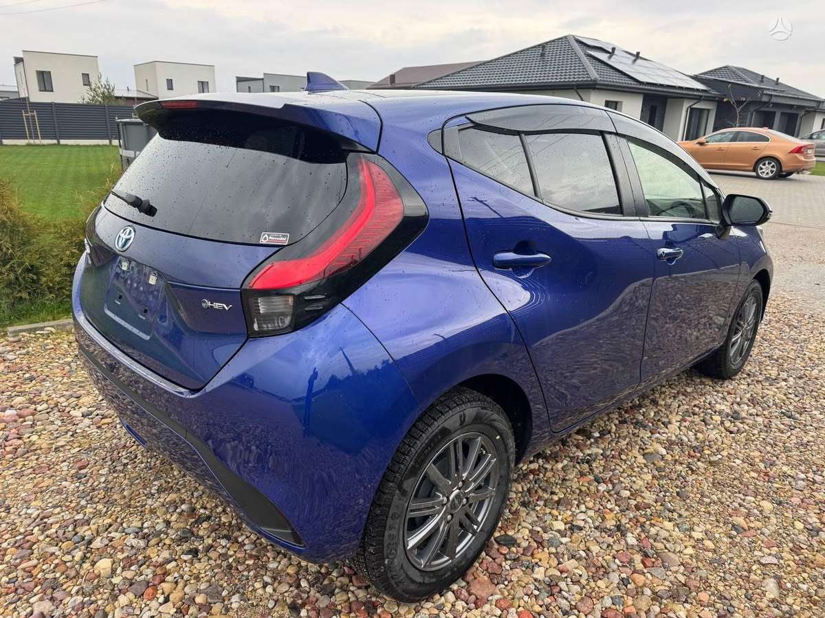 Toyota Aqua - 4