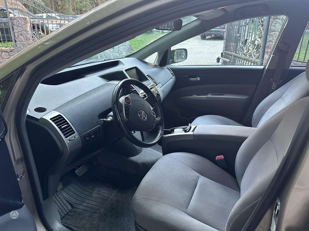 Toyota Prius, hečbekas
