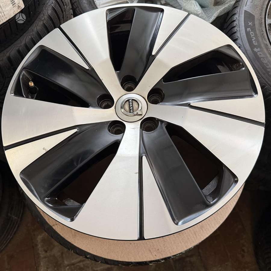 Volvo, lengvojo lydinio, R18