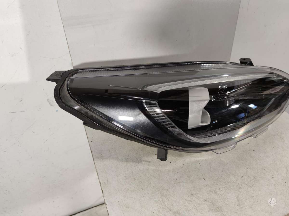 Ford Fiesta, N1BB13E016AF, lights