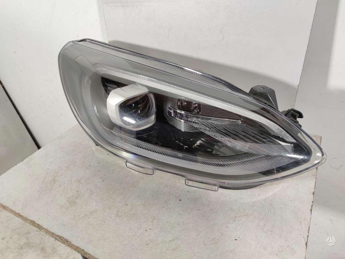 Ford Fiesta, N1BB13E016AF, lights