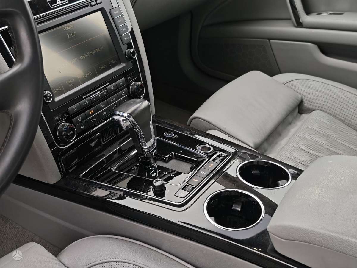Volkswagen Phaeton, 3.0 l., Седан