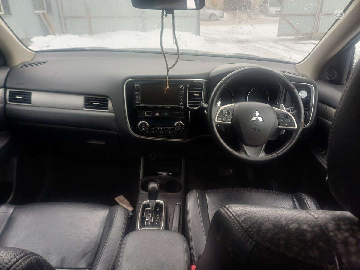 Mitsubishi Outlander rezerves daļās. Engine code 4n14 gearbox code cvt paint cod