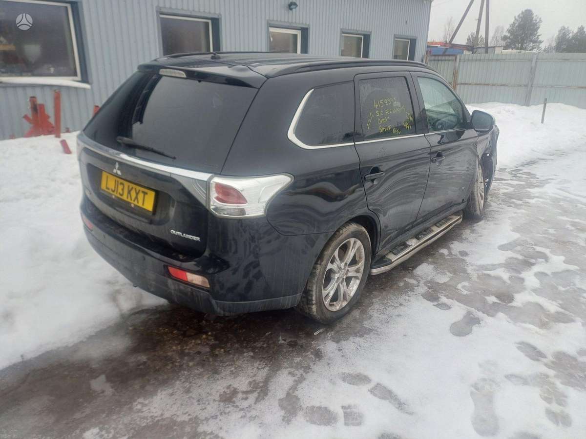 Mitsubishi Outlander dalimis. Engine code 4n14 gearbox code cvt paint code x42