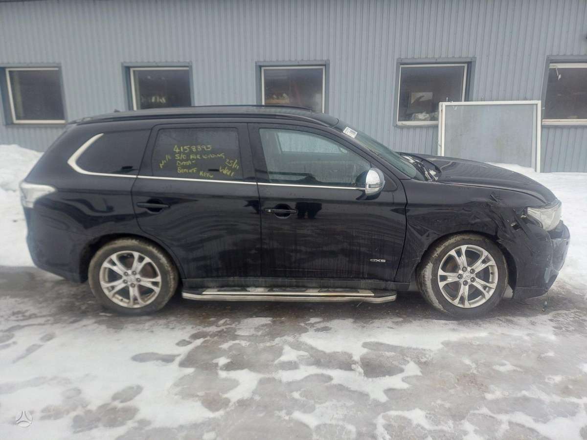 Mitsubishi Outlander for parts. Engine code 4n14 gearbox code cvt paint code x