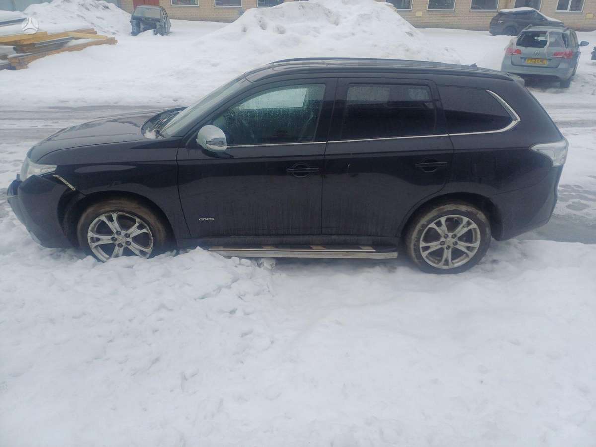 Mitsubishi Outlander rezerves daļās. Engine code 4n14 gearbox code cvt paint cod