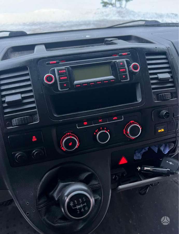 Volkswagen Transporter - 4