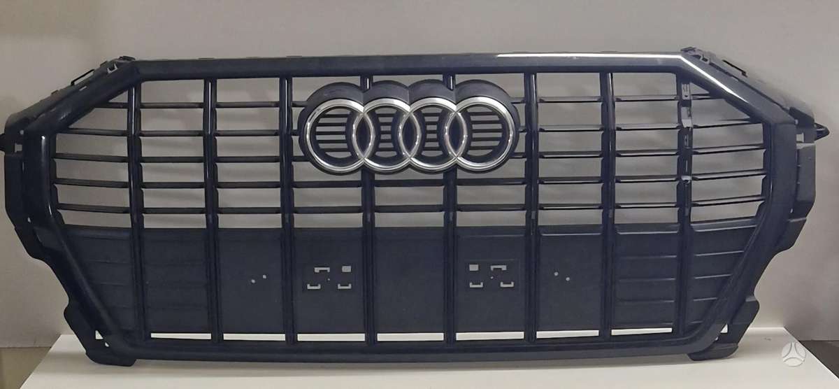 Audi Q3 apdailos grotelės