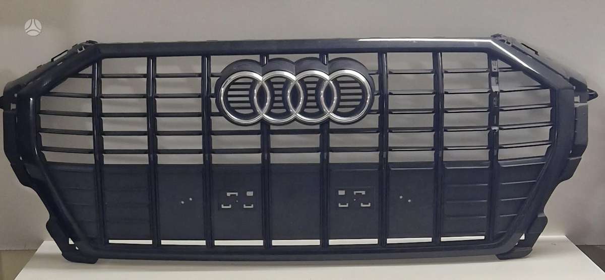 Audi Q3 радиаторная решётка