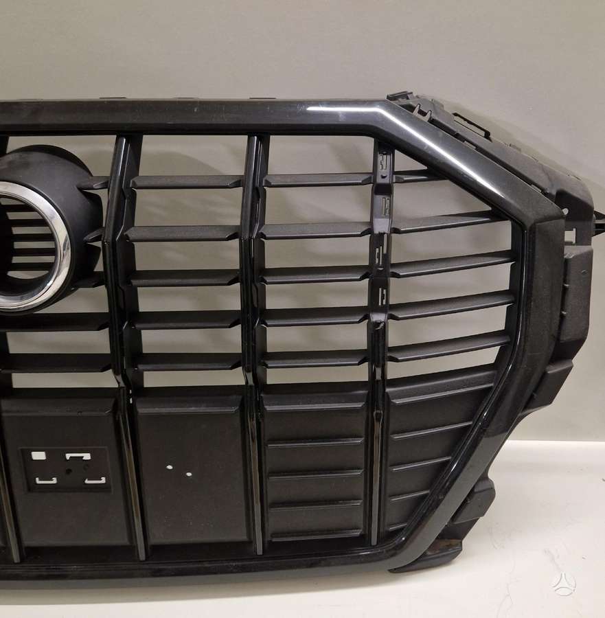 Audi Q3 front grill