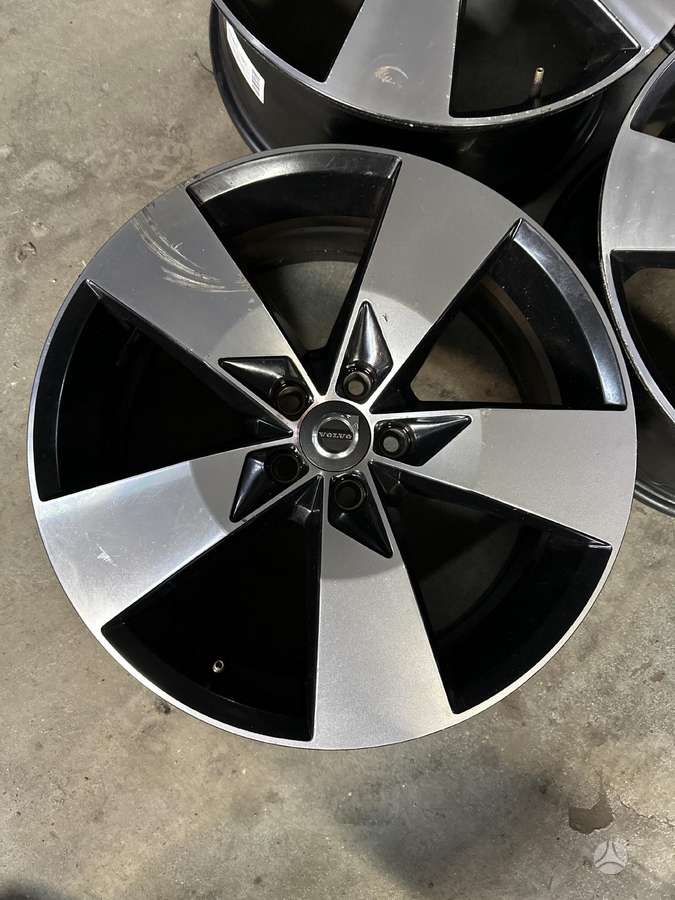 Volvo, lengvojo lydinio, R19