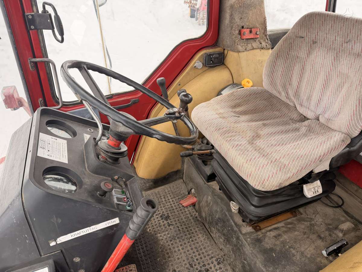 Case-IH 844, traktori
