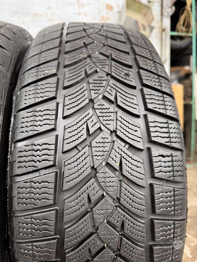 Goodyear Ultragrip gen1, winter 215/60 R17
