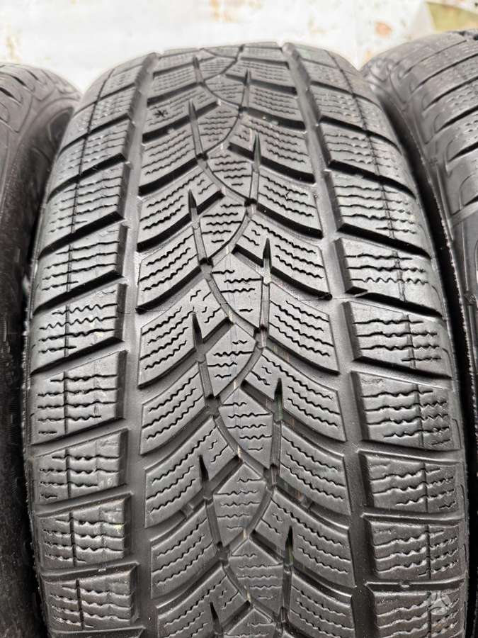 Goodyear Ultragrip gen1, winter 215/60 R17