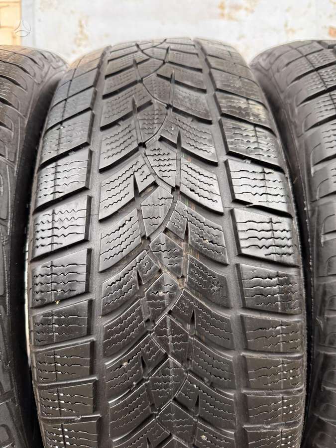 Goodyear Ultragrip gen1, winter 215/60 R17