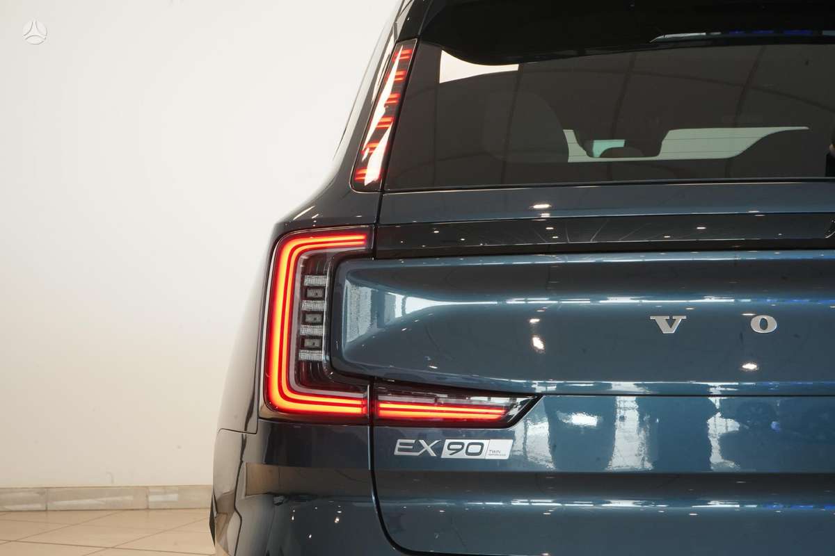 Volvo EX90 - 7