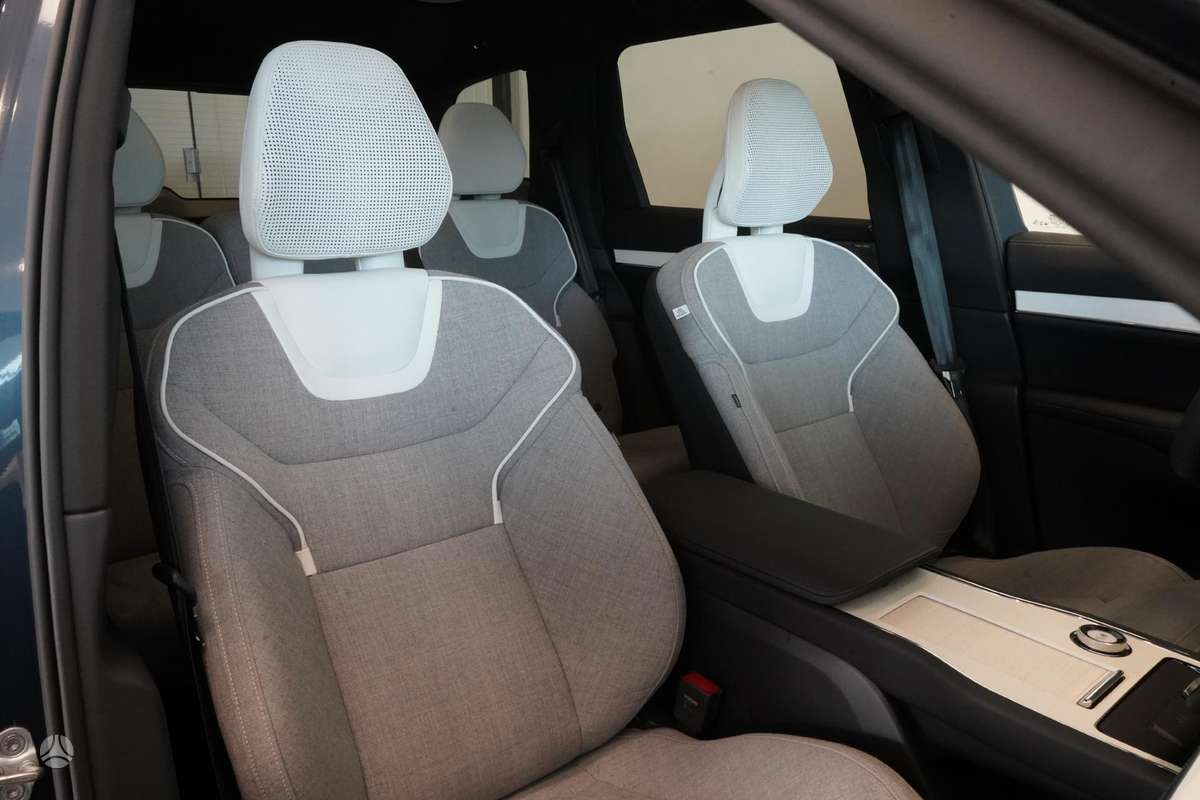 Volvo EX90 - 11