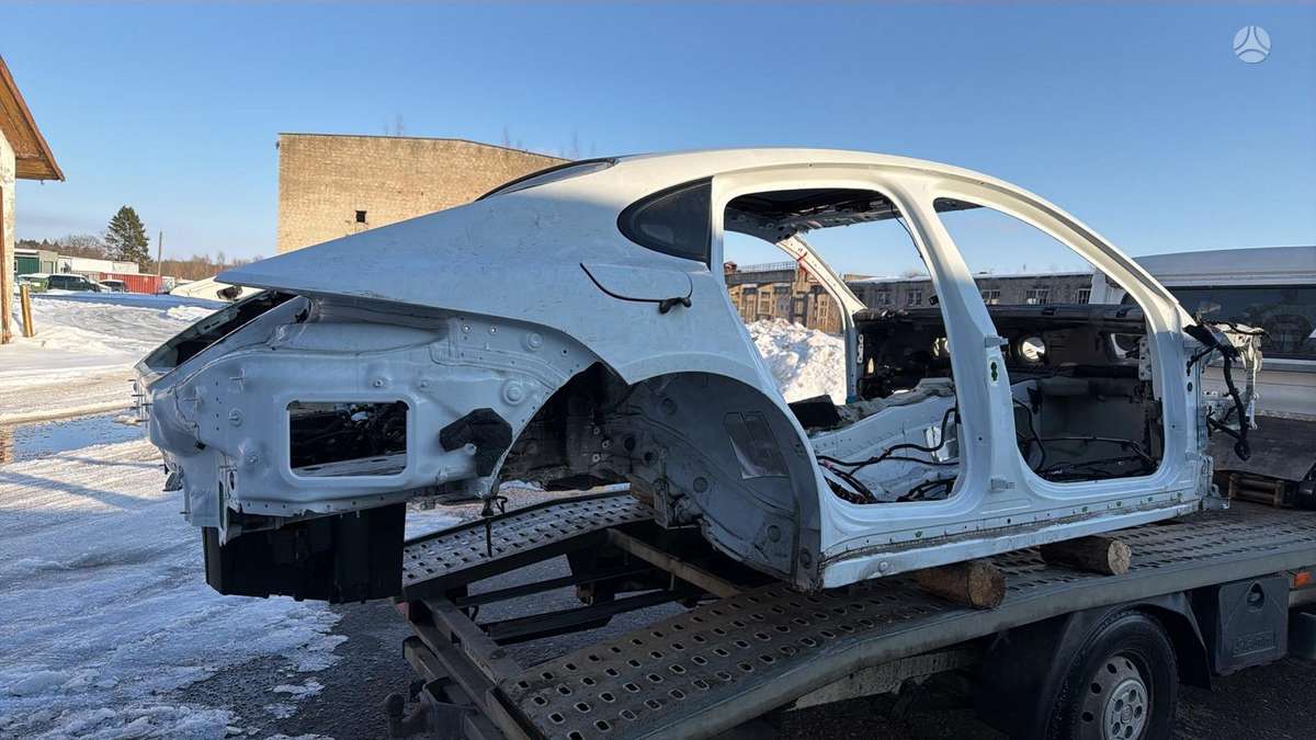 Porsche Panamera, Pjaustomas
