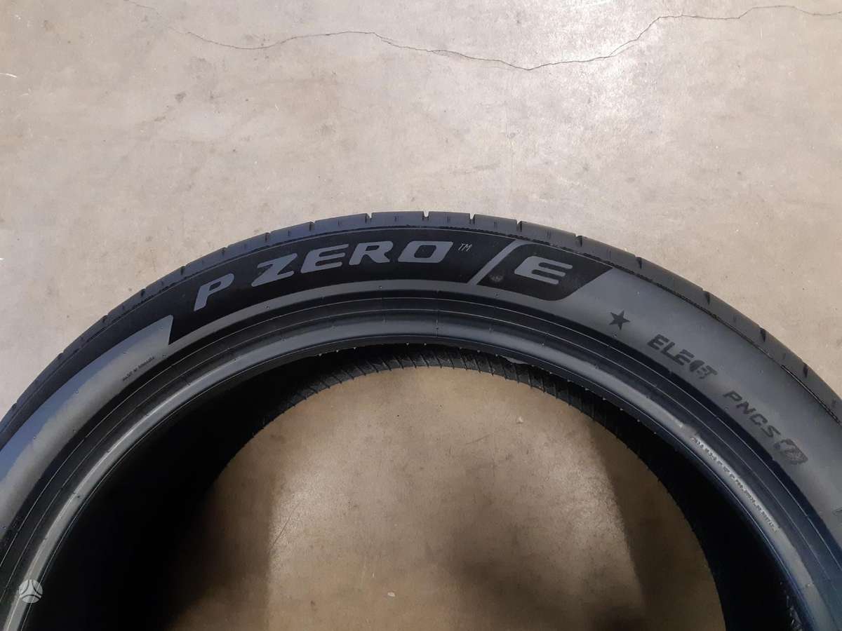 Pirelli 2026m 98% PZero, summer 275/40 R22