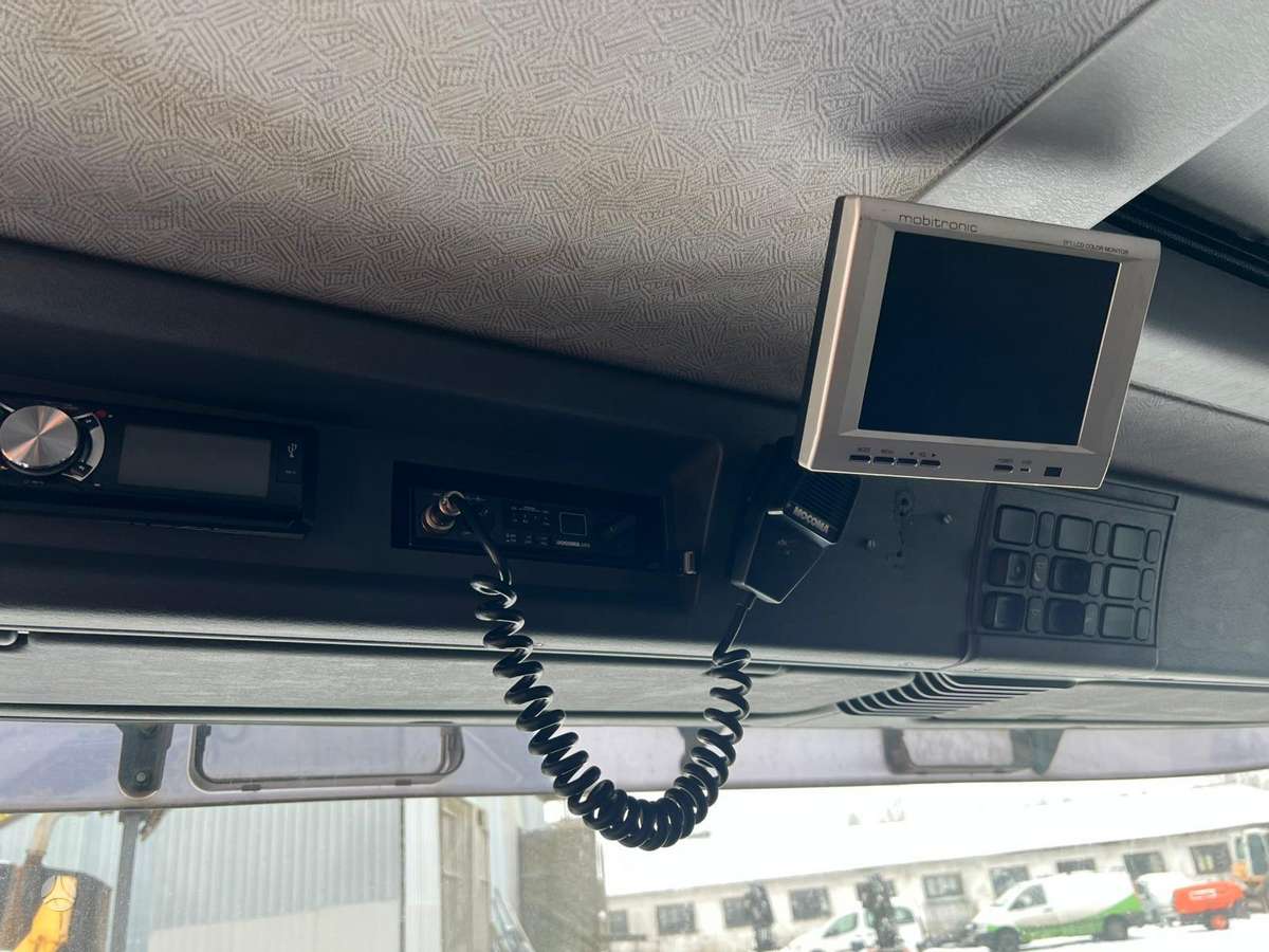 Scania P94-300, CRANE + REMOTE, no sleeping space