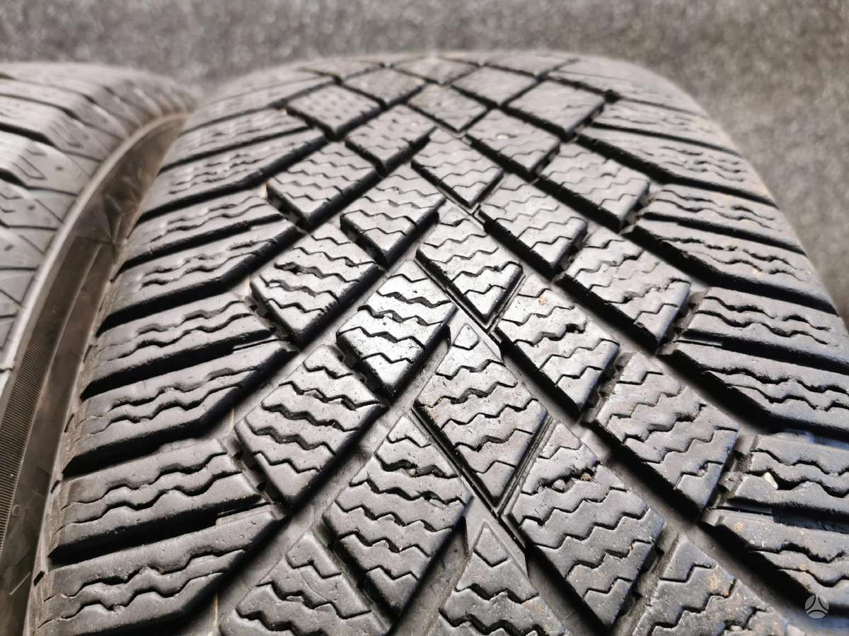 Continental, всесезонные 235/55 R19