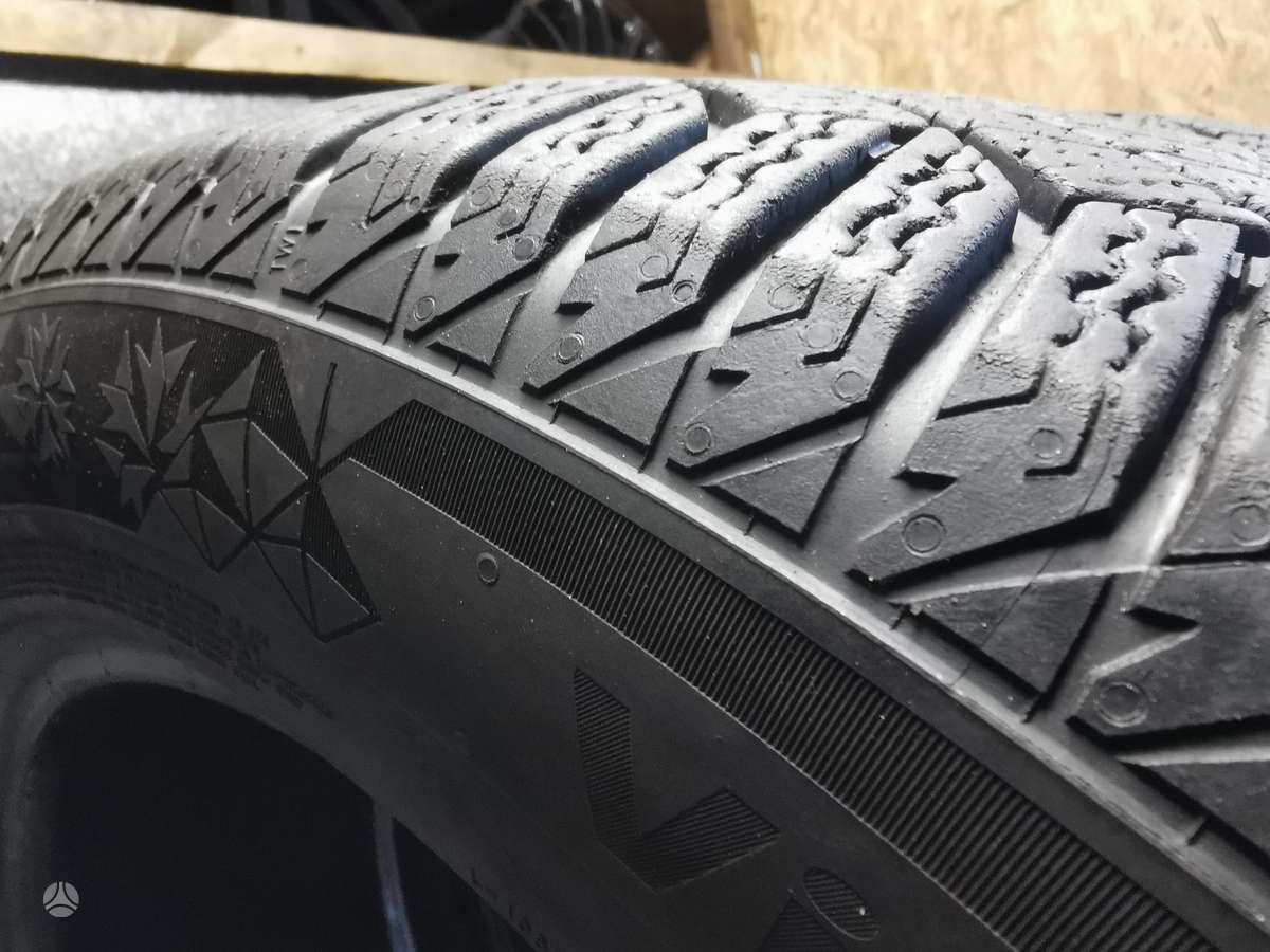 Continental, всесезонные 235/55 R19