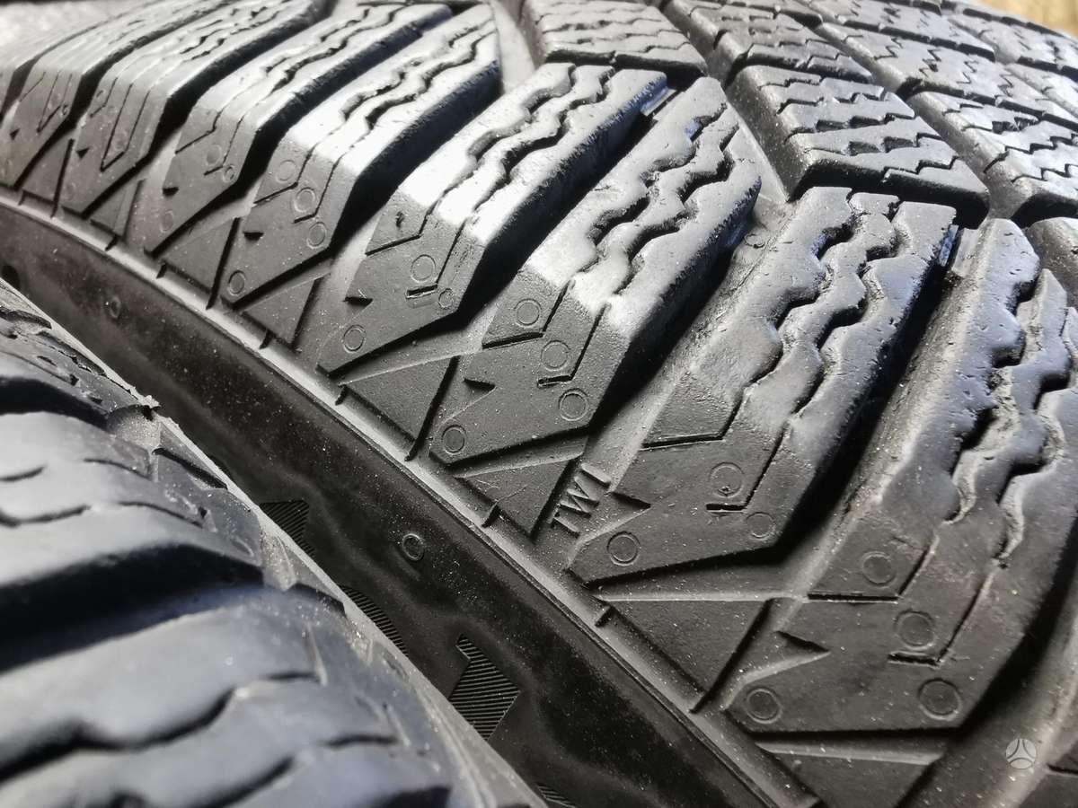 Continental, всесезонные 235/55 R19
