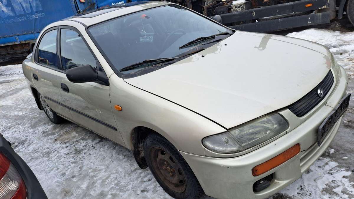 Mazda 323