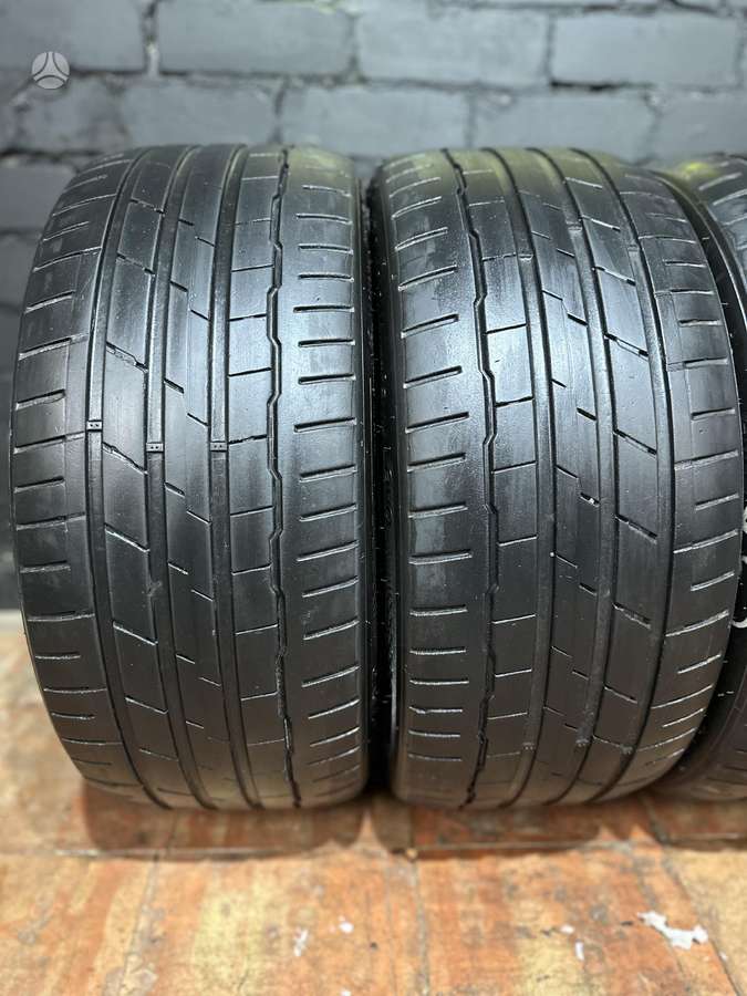 Hankook Ion evo, summer 235/40 R19