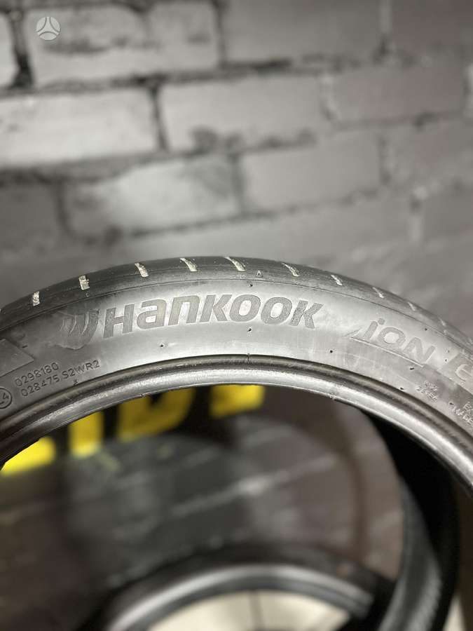 Hankook Ion evo, summer 235/40 R19