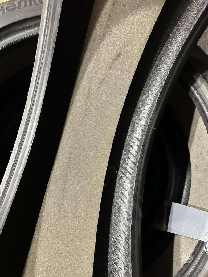 Hankook Ion evo, summer 235/40 R19