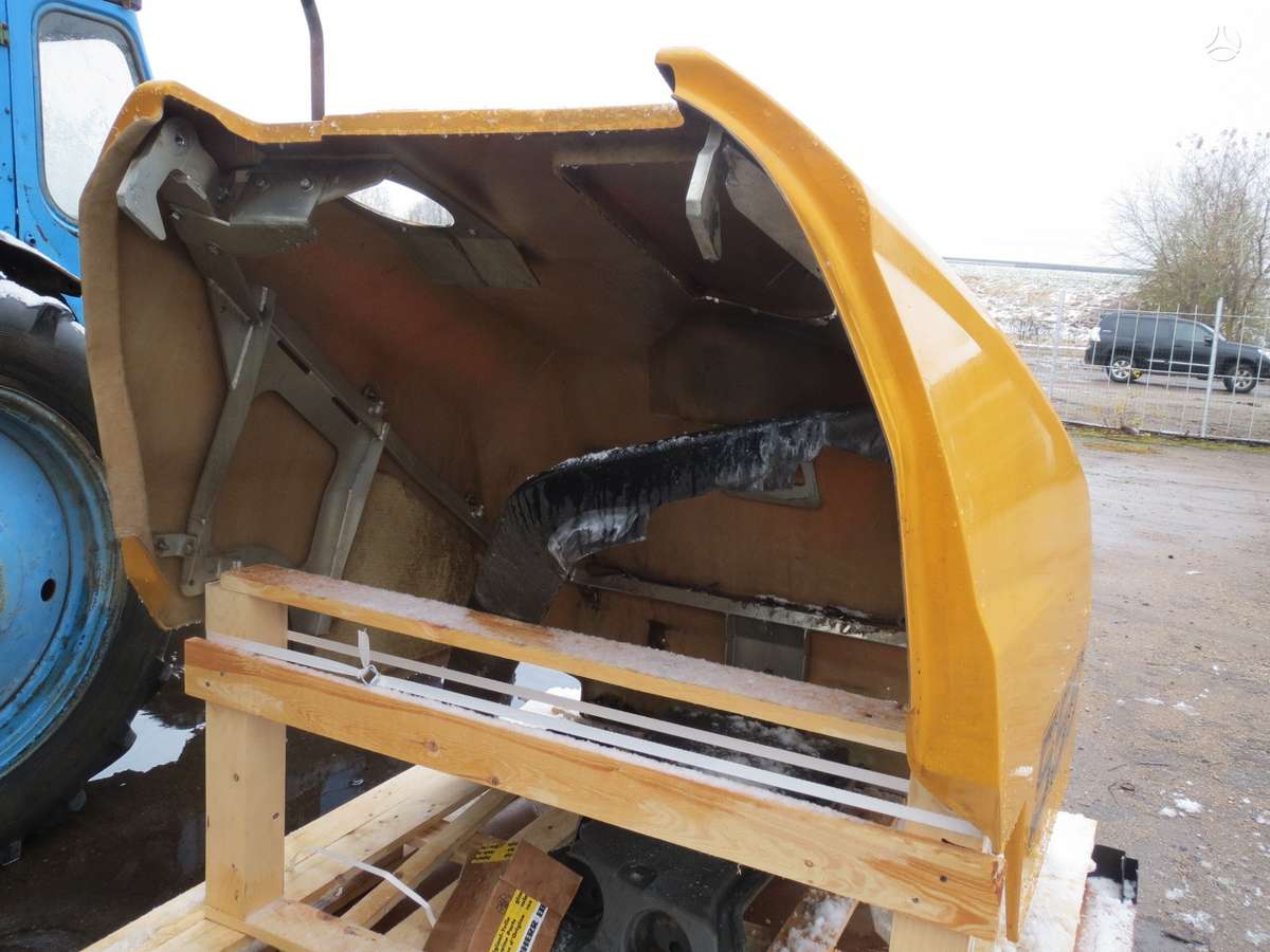 Liebherr 556, storage and loading equipment