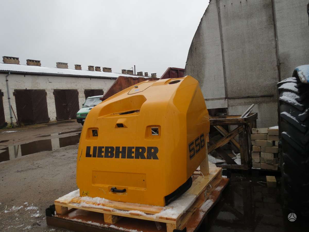 Liebherr 556, storage and loading equipment