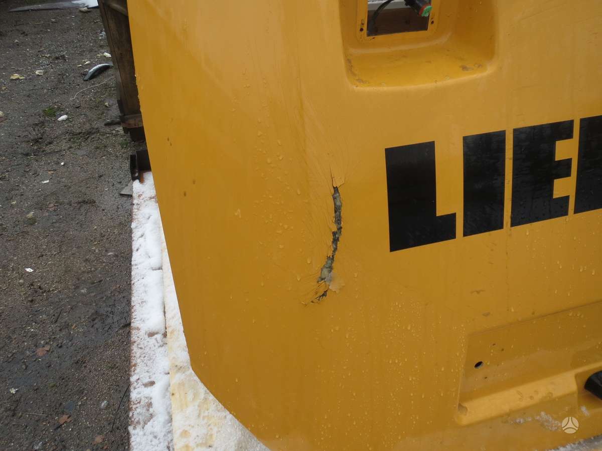 Liebherr 556, storage and loading equipment