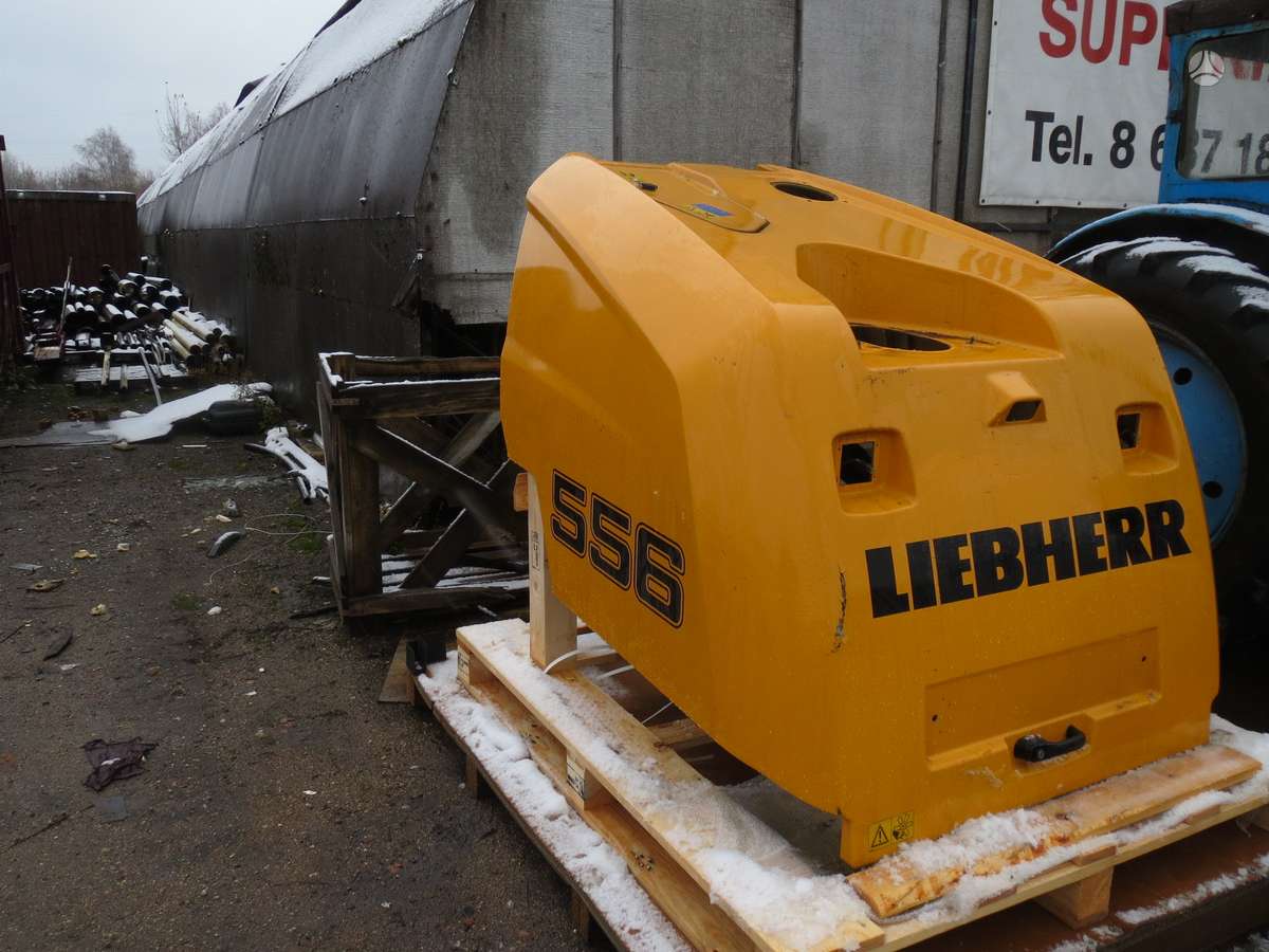 Liebherr 556, storage and loading equipment