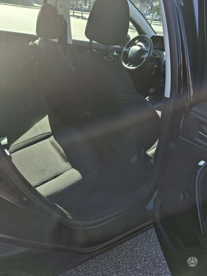 Peugeot 208 - 6