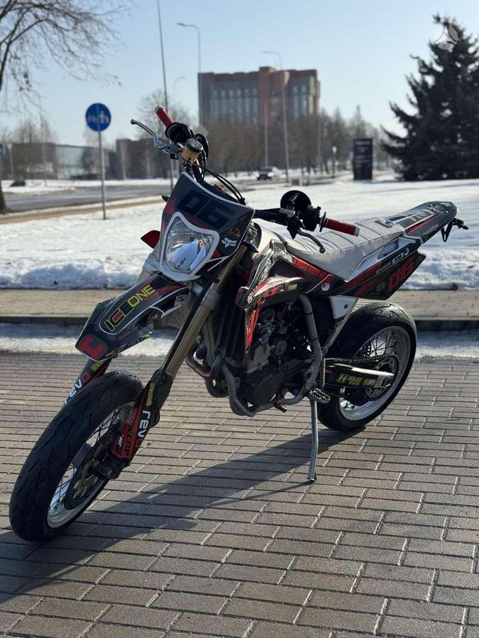 Husqvarna SMR 450cc, supermoto