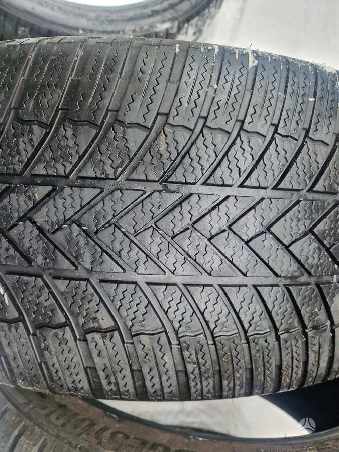 Bridgestone Blizzak, зимние 275/40 R22