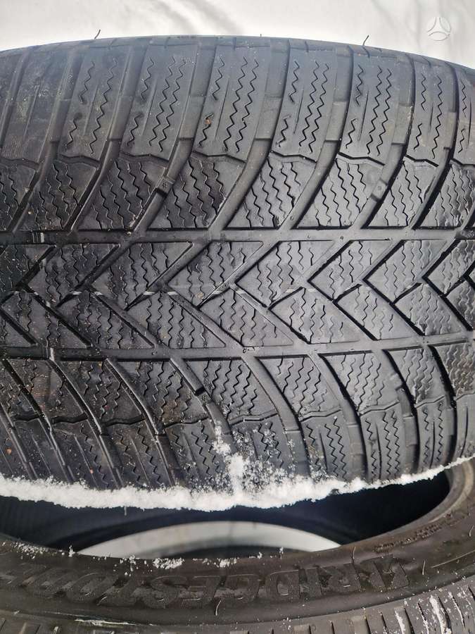 Bridgestone Blizzak, winter 275/40 R22