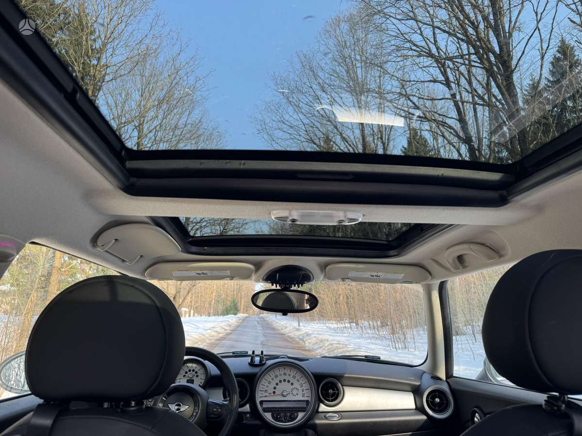 Mini Cooper, 1.6 l., hatchback