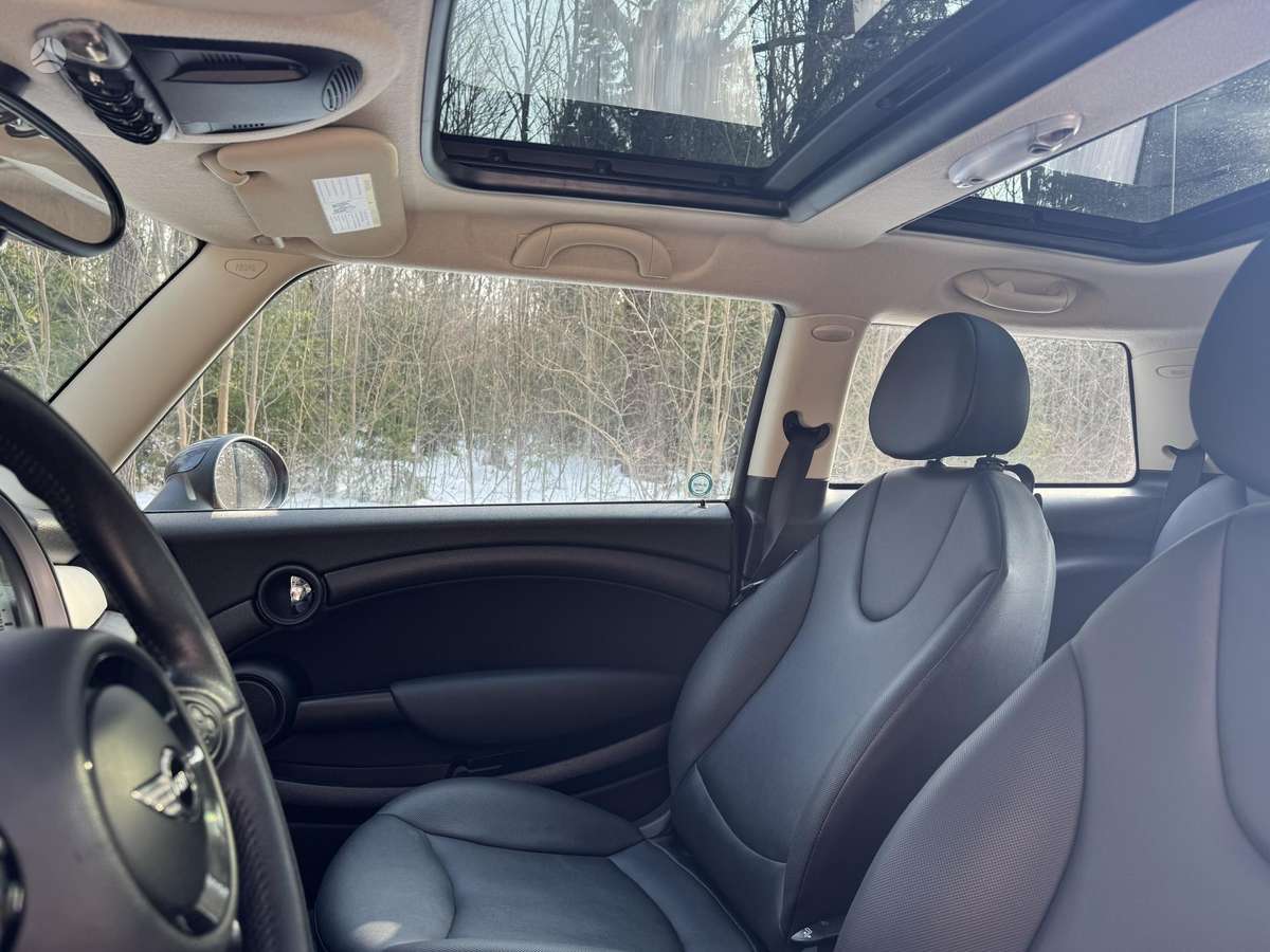 Mini Cooper, 1.6 l., hatchback