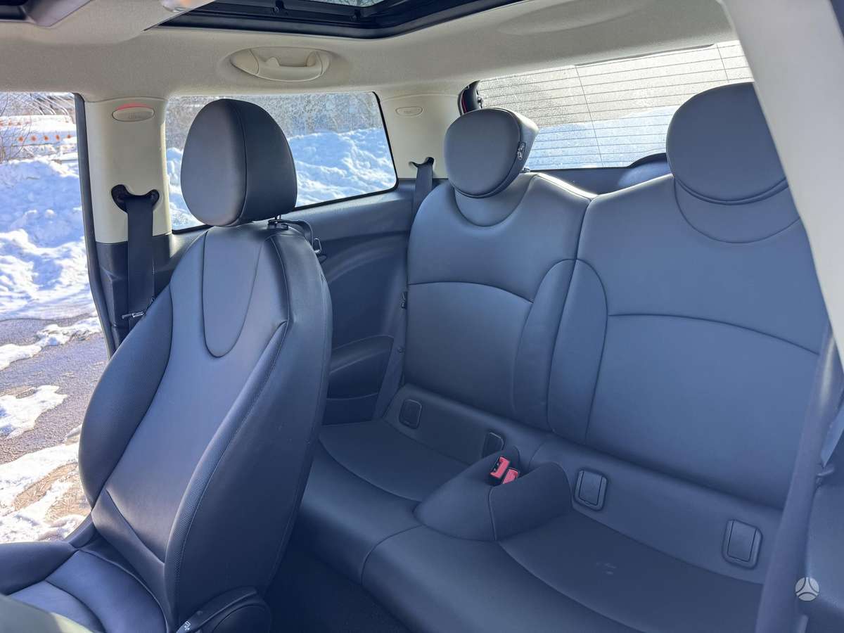 Mini Cooper, 1.6 l., hatchback