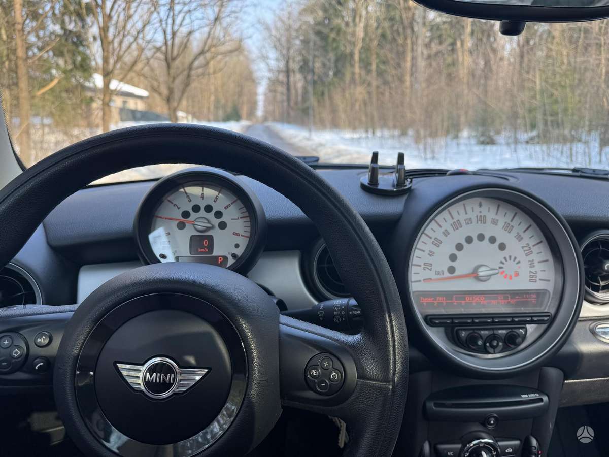 Mini Cooper, 1.6 l., hatchback