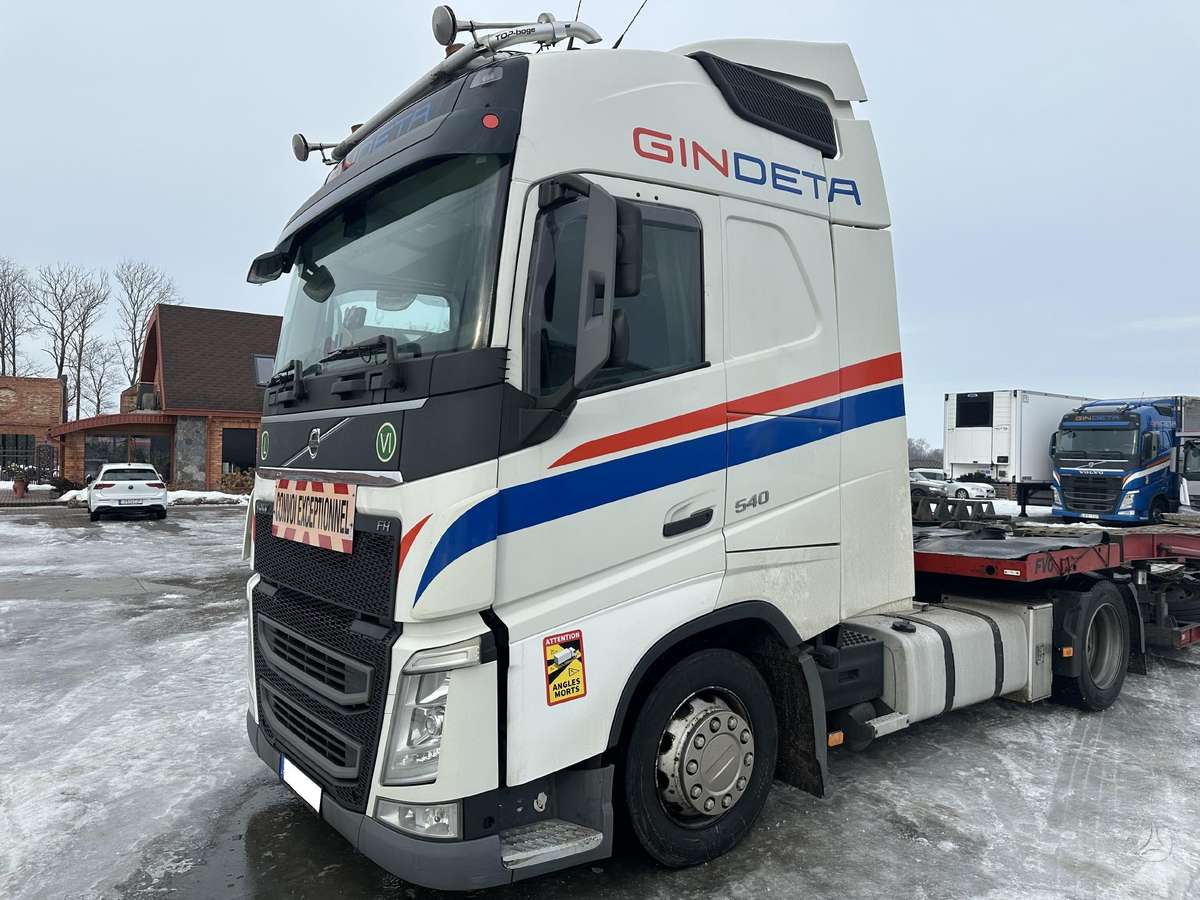 Volvo FH, double sleeper