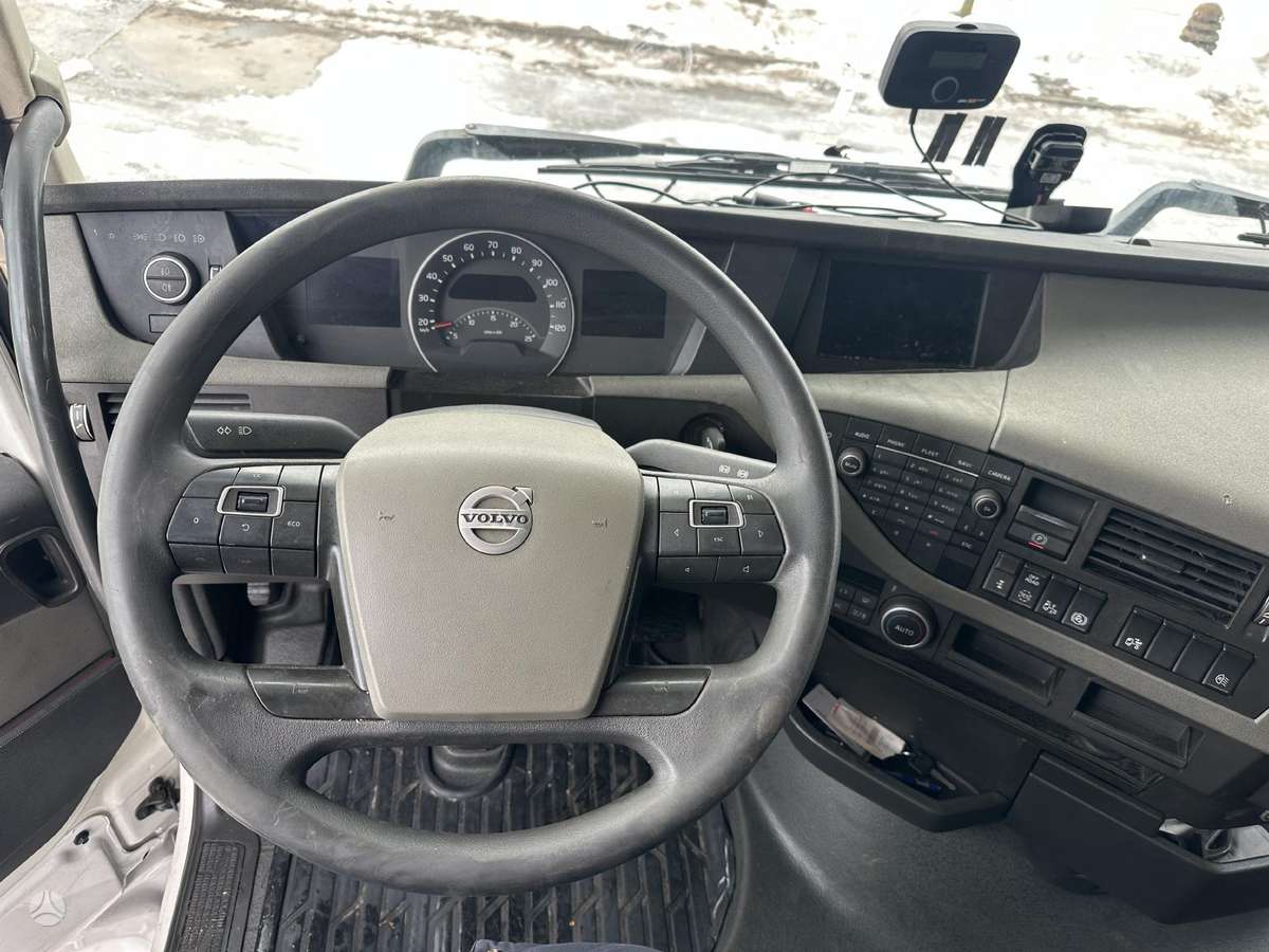 Volvo FH, double sleeper