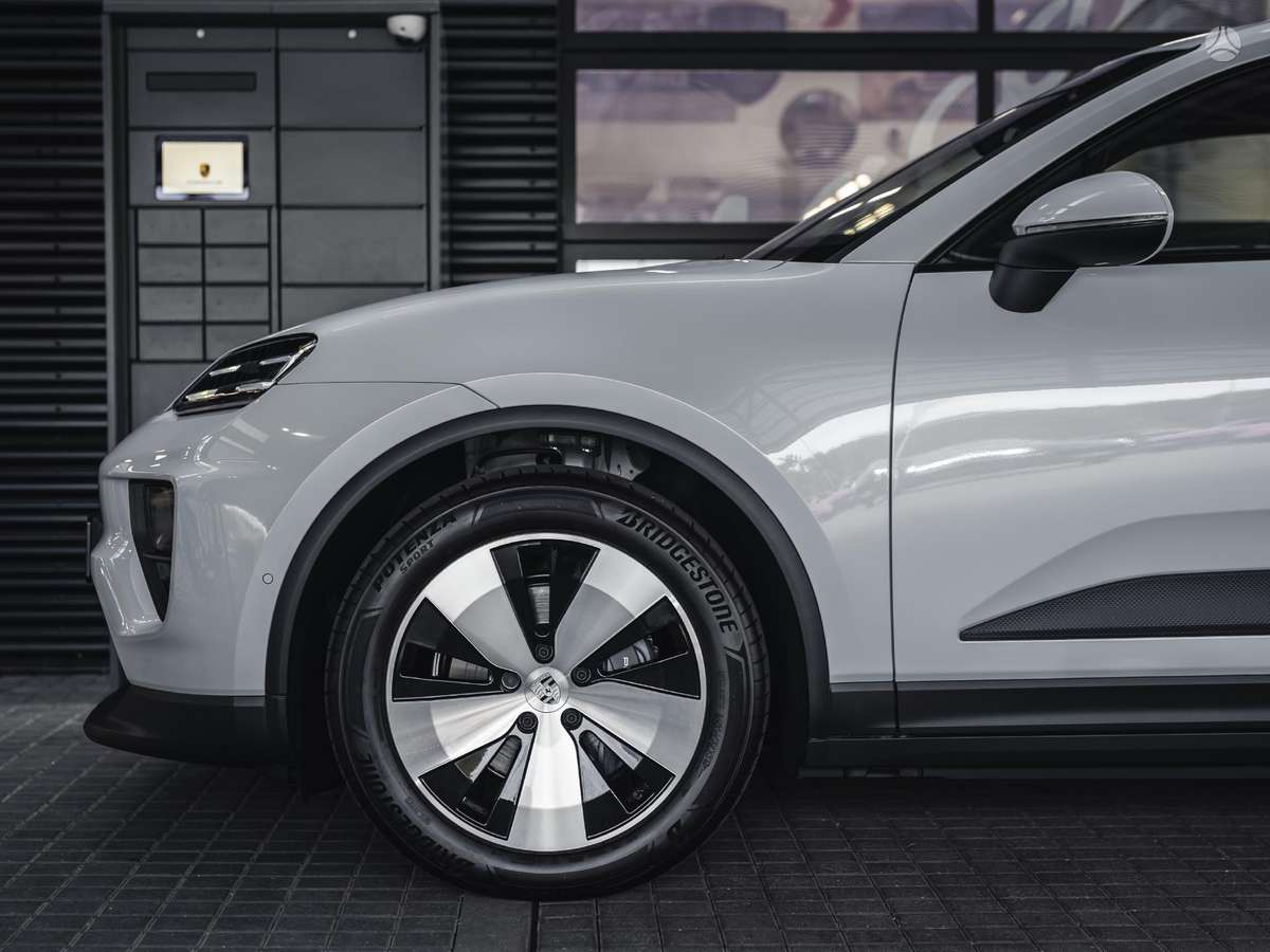 Porsche Macan, 100 kWh, visurgājējs / krosovers