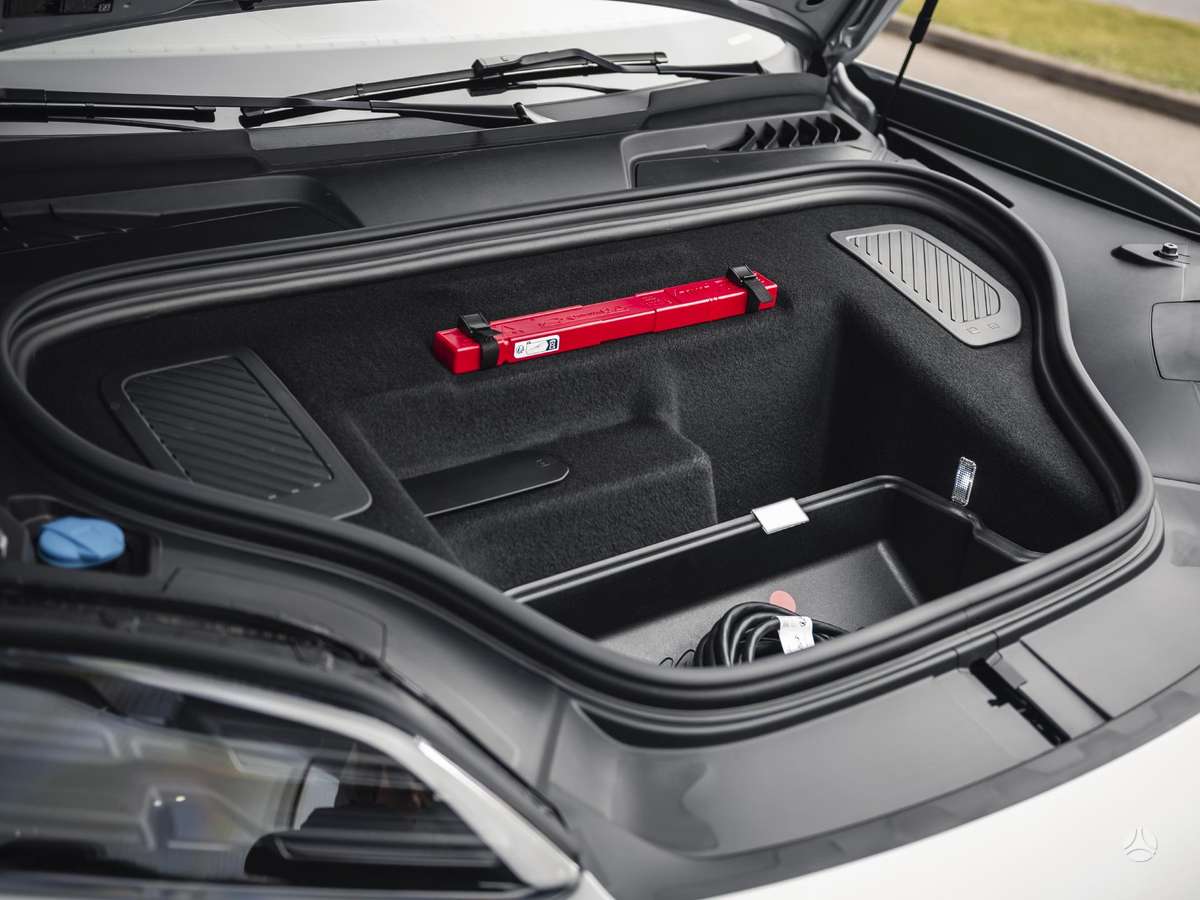 Porsche Macan, 100 kWh, visurgājējs / krosovers