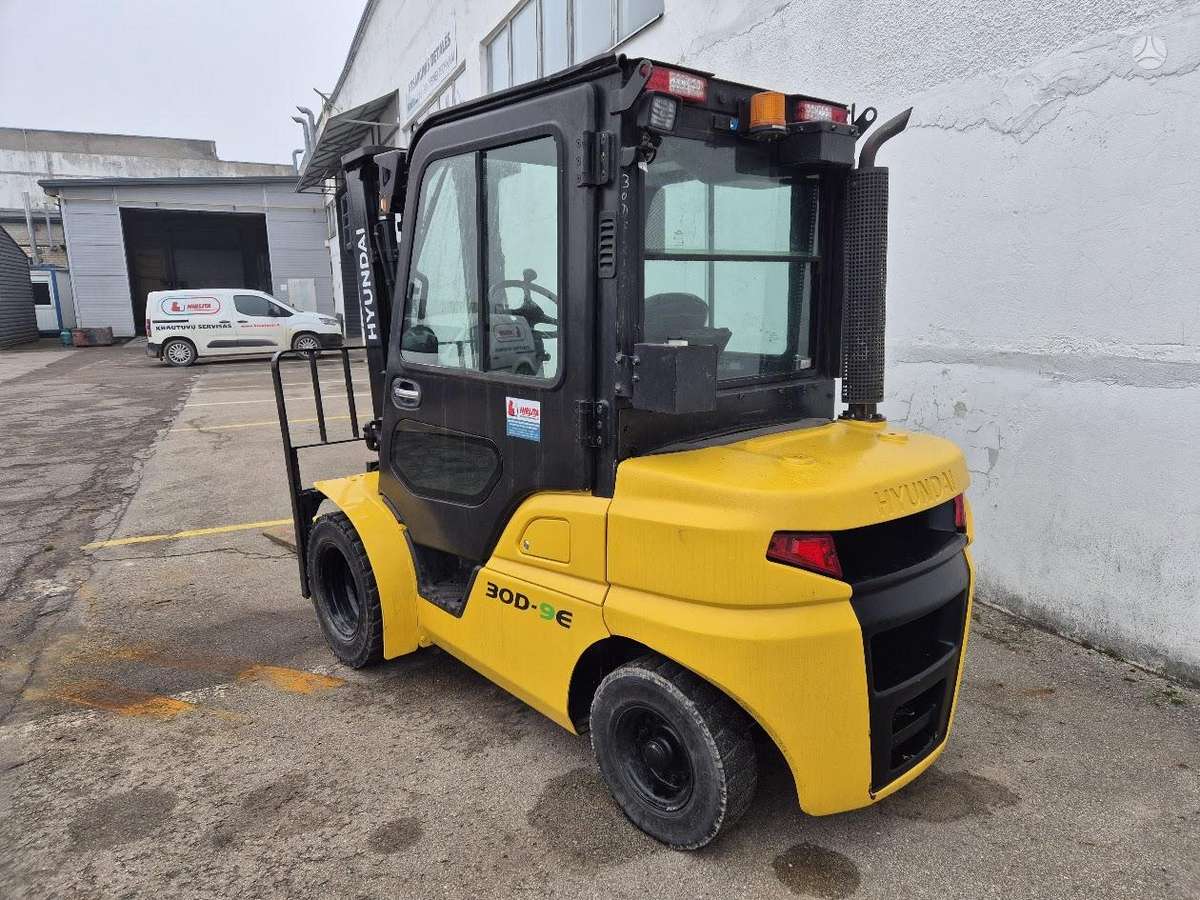 Hyundai 30D-9E, forklifts