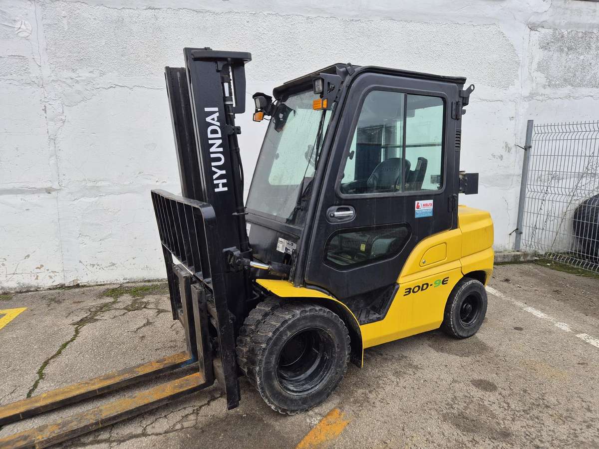 Hyundai 30D-9E, forklifts